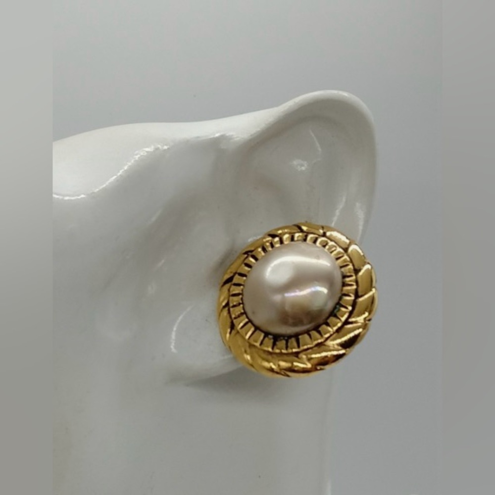 CHANEL Elegant Gold and Pearl Earrings